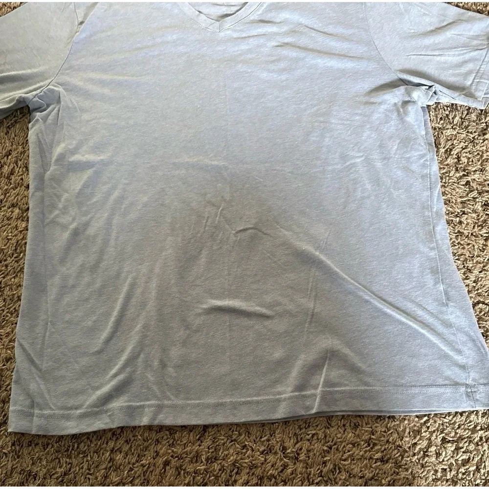 Banana Republic Men's Light Blue Eco Premium Wash V-Neck Tee Size Large